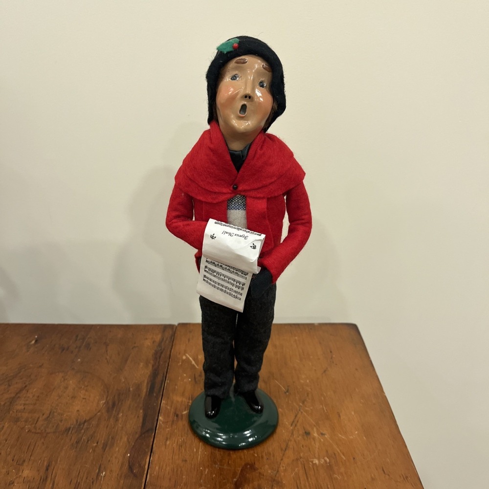 1993 BYERS CHOICE CHRISTMAS CAROLER Brown Hair Man Red Cloak Coat Music Outfit